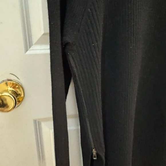 Vince women’s Turtleneck Sweater - Picture 4 of 4